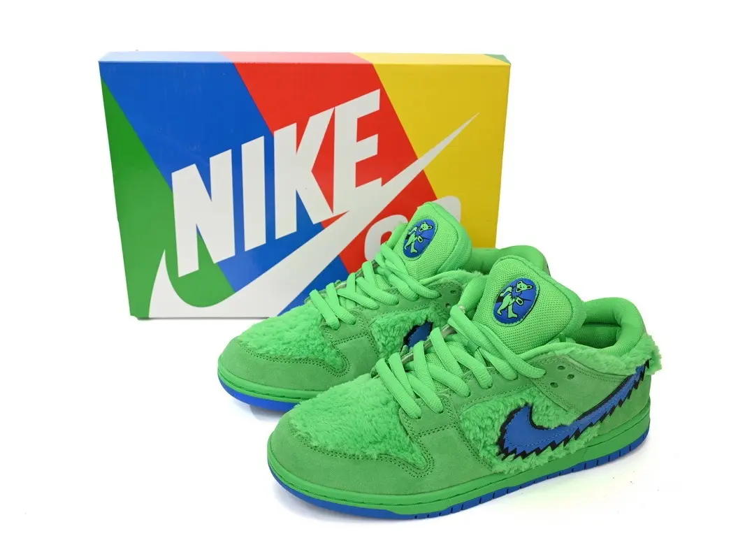 Soft Plush Fuzzy Upper Fashion Sneakers Green‑Blue Colorway Shock‑Absorbing Wear‑Resistant Thick Rubber Sole
