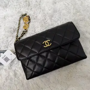 Pre-owned CHANEL Lamb Skin Clutches & Wristlets quilted wristlet clutch bag