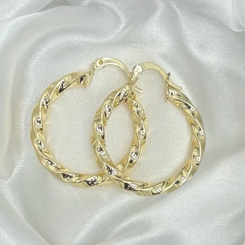 Arracadas 1.5” aproximadamente en Oro laminado