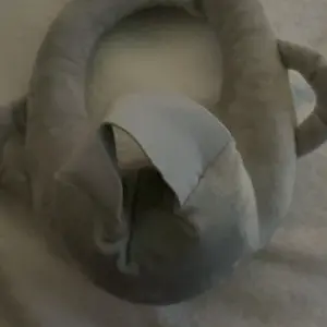 Soft nursing pillow for baby feeding with adjustable comfortable design suitable for little babies soft and breathable fabric provides comfortable feeding posture helps parents reduce fatigue ideal for feeding time and daily care