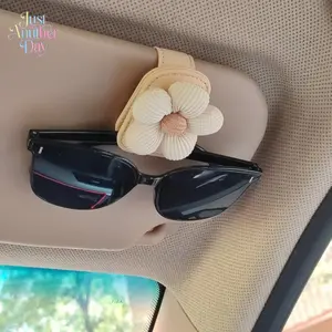 Pack of 2 Flower Design Magnetic Glasses Clips, Car Sunshade Holders, Ticket Holders, Exquisite and Compact, Easy Installation, for Women Car Accessories, Car Interior Accessories Girls, Car Trunk Organizers, Car Storage Organizers