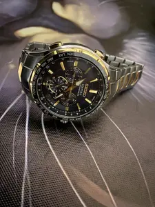 SEIKO MEN WATCHES original water prove gold and black