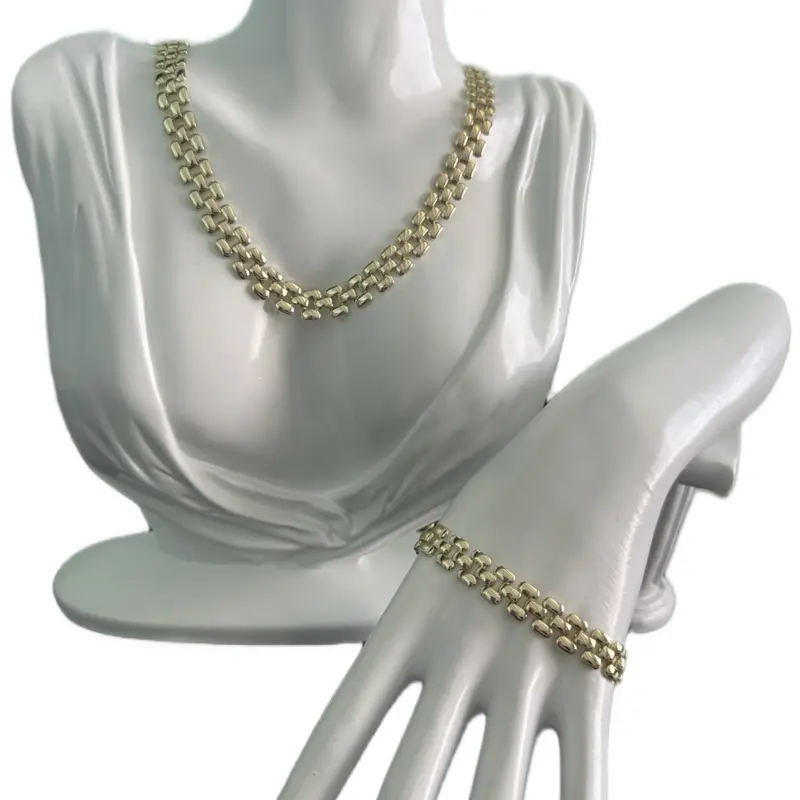 Beautiful set for women chain size 18 and brazalete size 8