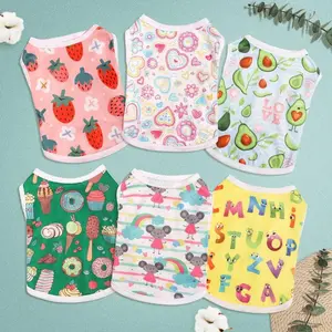 Linda ropa de punto con diseño de frutas para mascotas.
