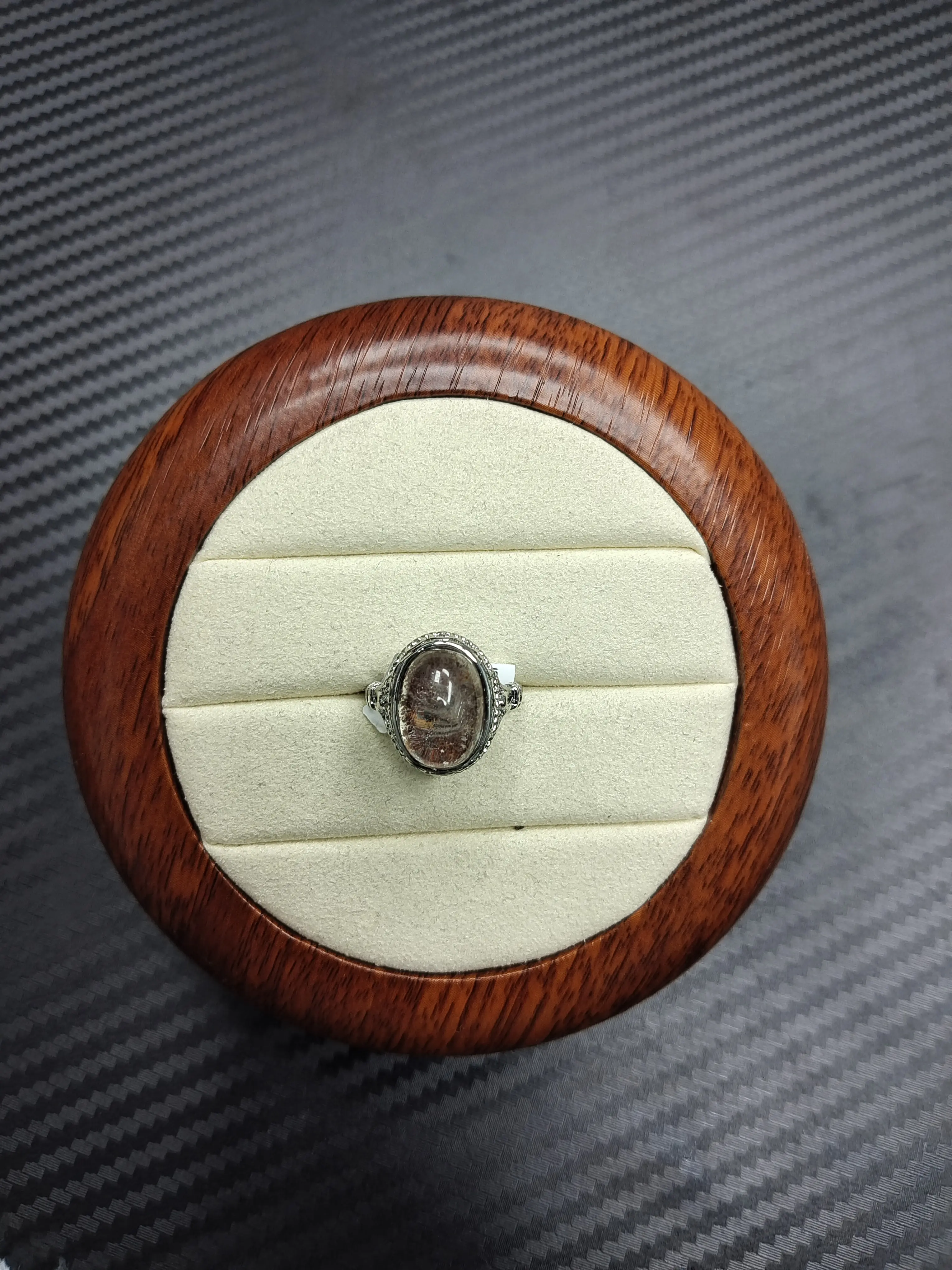 Ina(17495)gc.Vintage silver ring with natural red rutilated quartz.