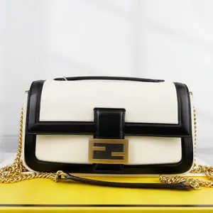 Pre-owned FENDI Leather Shoulder Bags 7.8'' R1889 Shoulder Bag C9208588547 0325 T2 Ella