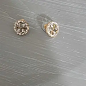 Elegant Rhinestone Hollow Out Round Stud Earrings, Fashionable Minimalist Design, Small Metal Ear Pins for Women, Perfect for Daily Wear, Ear Studs, Stud Earring Jewelry