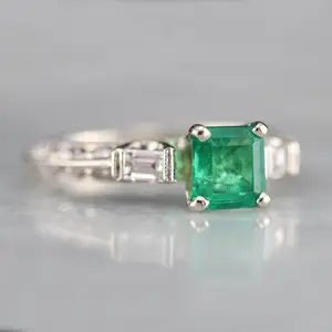 Exquisite Fashion Retro Silver Inlaid Emerald Zircon Women's Trendy Simple Ring