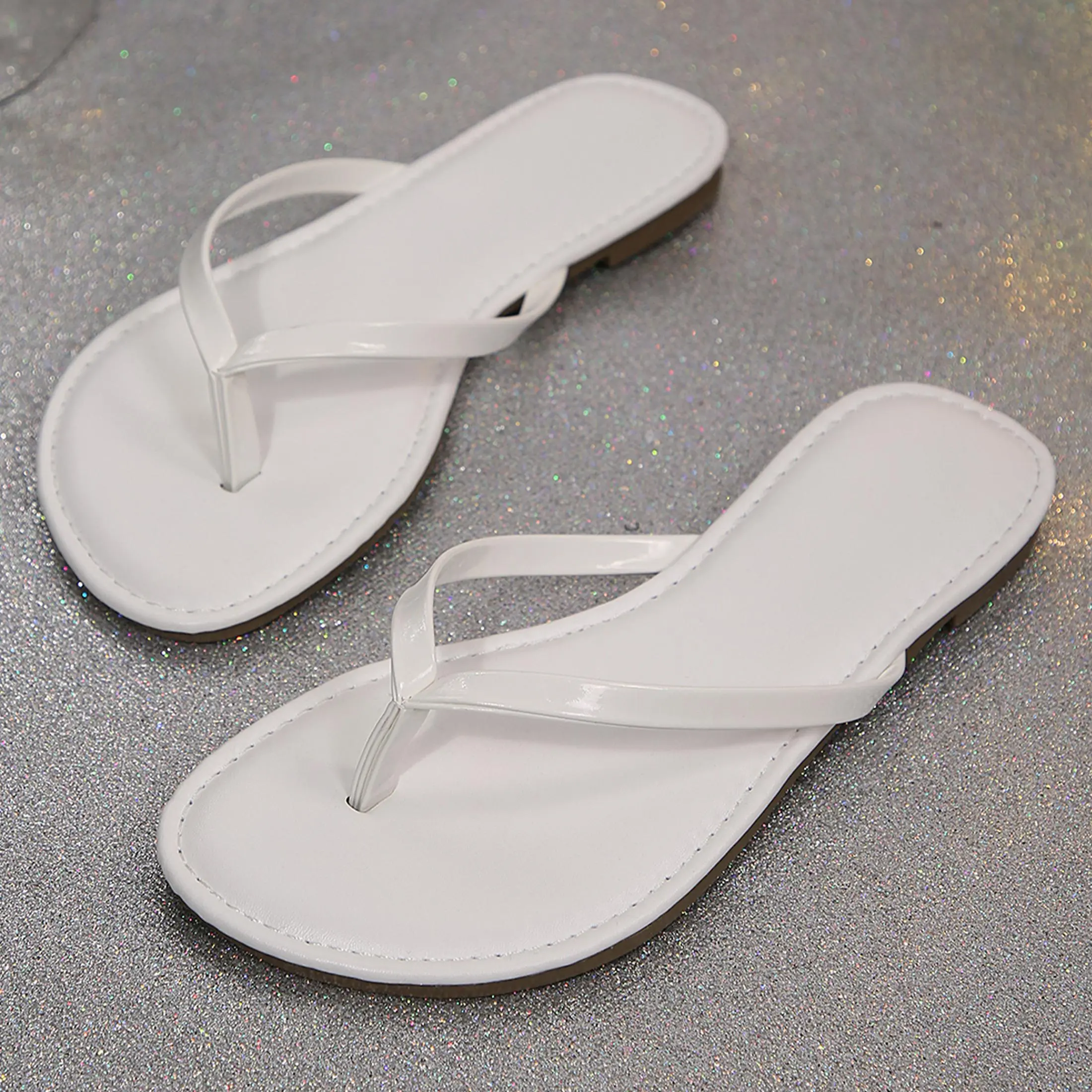 Women's Flat Flip Flops Anti-Skid Flat Heel Outdoor Walking Shoes Ideal for Beach, Vacation, and Everyday Use
