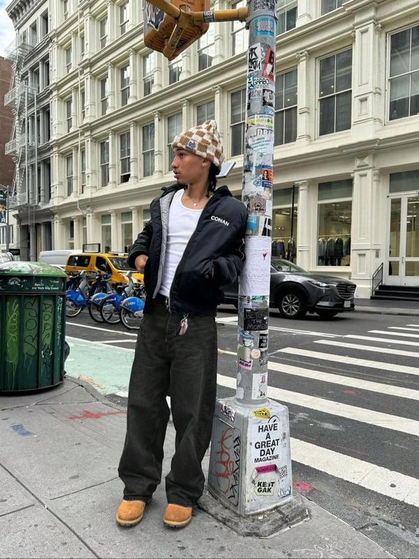 Men's Loose-Fit Denim Jeans, Comfortable Casual Style, Plain Pattern, Button Fly Closure, All Seasons Wear, Trendy Street Fashion