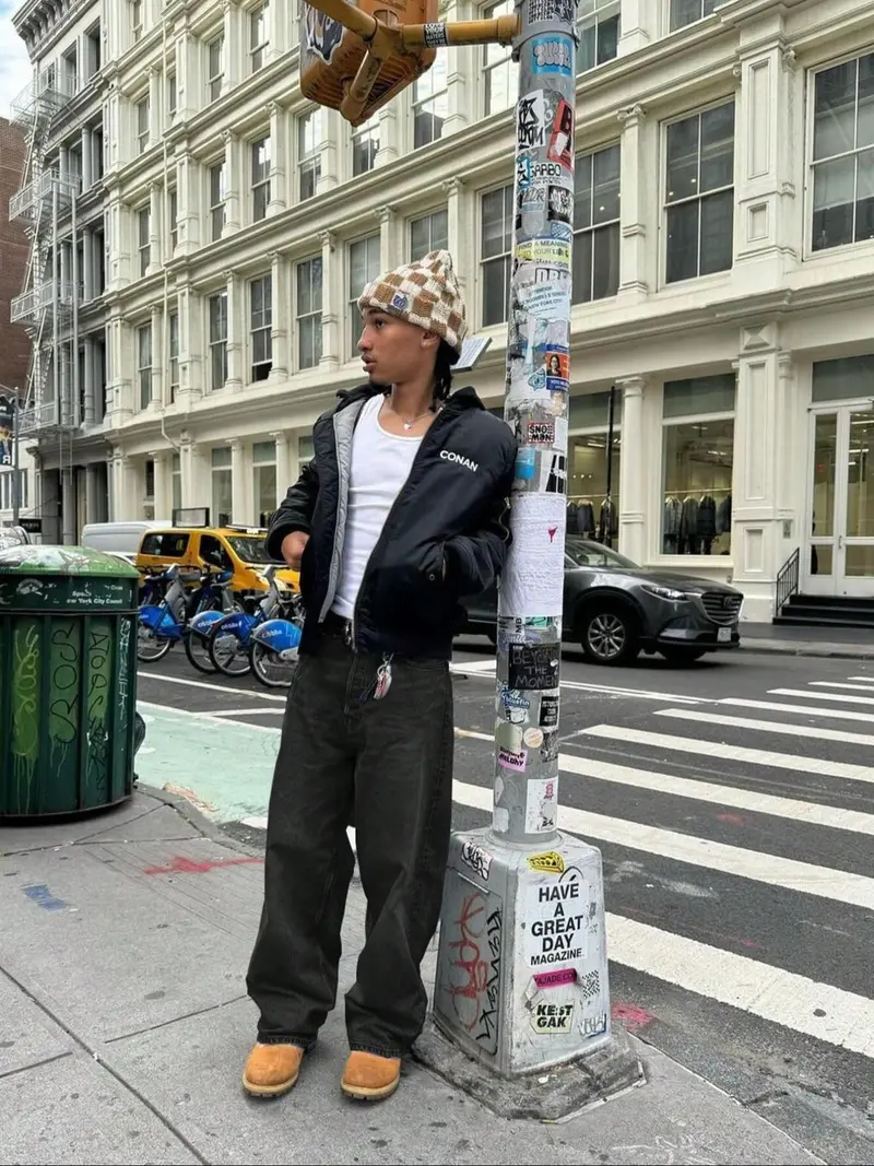 Men's Loose-Fit Denim Jeans, Comfortable Casual Style, Plain Pattern, Button Fly Closure, All Seasons Wear, Trendy Street Fashion