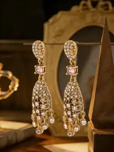 1 pair of fashionable and elegant tassel pendant earrings, suitable for daily commuting, vacation and dating, and also a surprising and exquisite small gift.