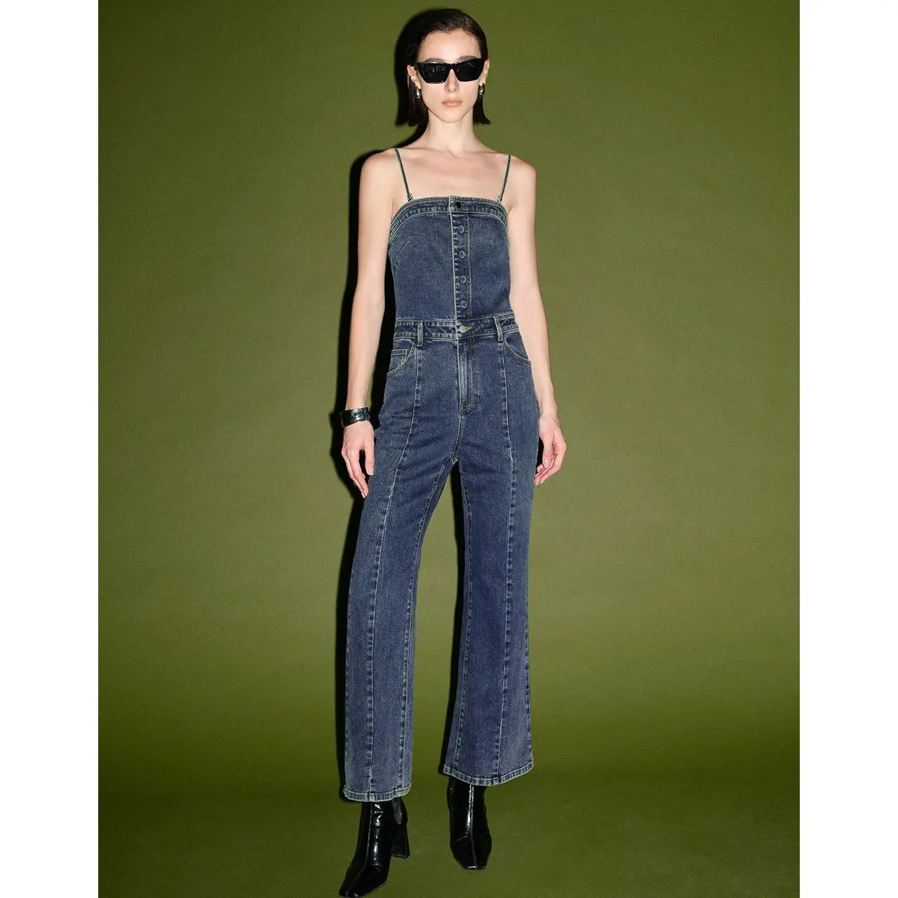 URBAN REVIVO Women's Sexy Off-Shoulder Strappy Sleeveless Flared Denim Jumpsuit - Elastane-Blend Stretch Cotton, Fitted Bodice, Solid Color, Regular Fit, XXS Option, 101-106 cm, Holiday & Outdoor Use, Overalls UWJ840028, Style