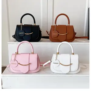 Minimalist Saddle Shoulder Bag for Women, Chic Structured Crossbody Messenger Bag, Premium Texture Medium Size Everyday Handbag, Lightweight & Versatile for Work, Travel & Daily Outfit Styling