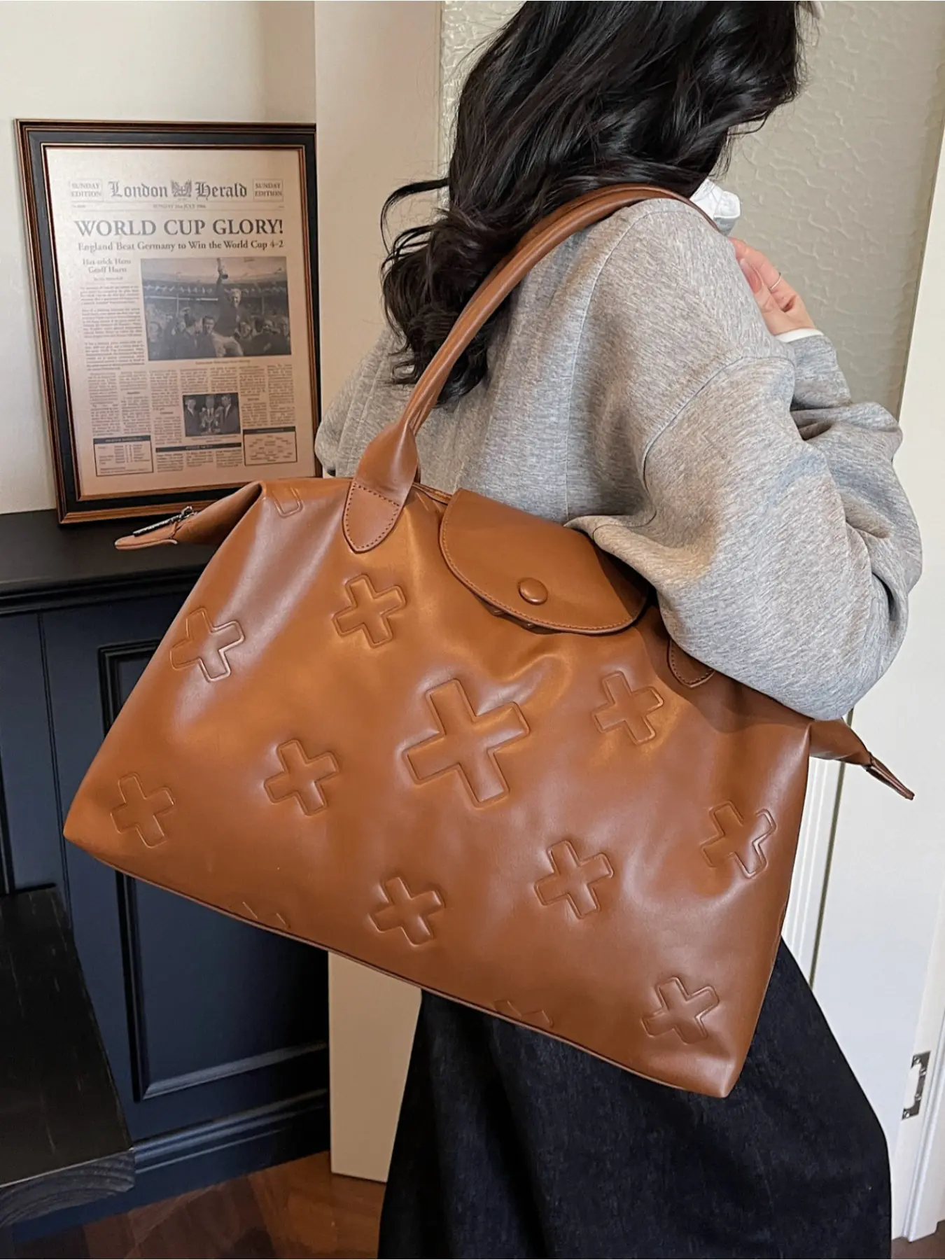 Cross Embossed Soft Leather Large Capacity Fashionable Commuting Tote Bag for Women Waterproof Lightweight Commuter Shoulder Bag for Work Gym Travel