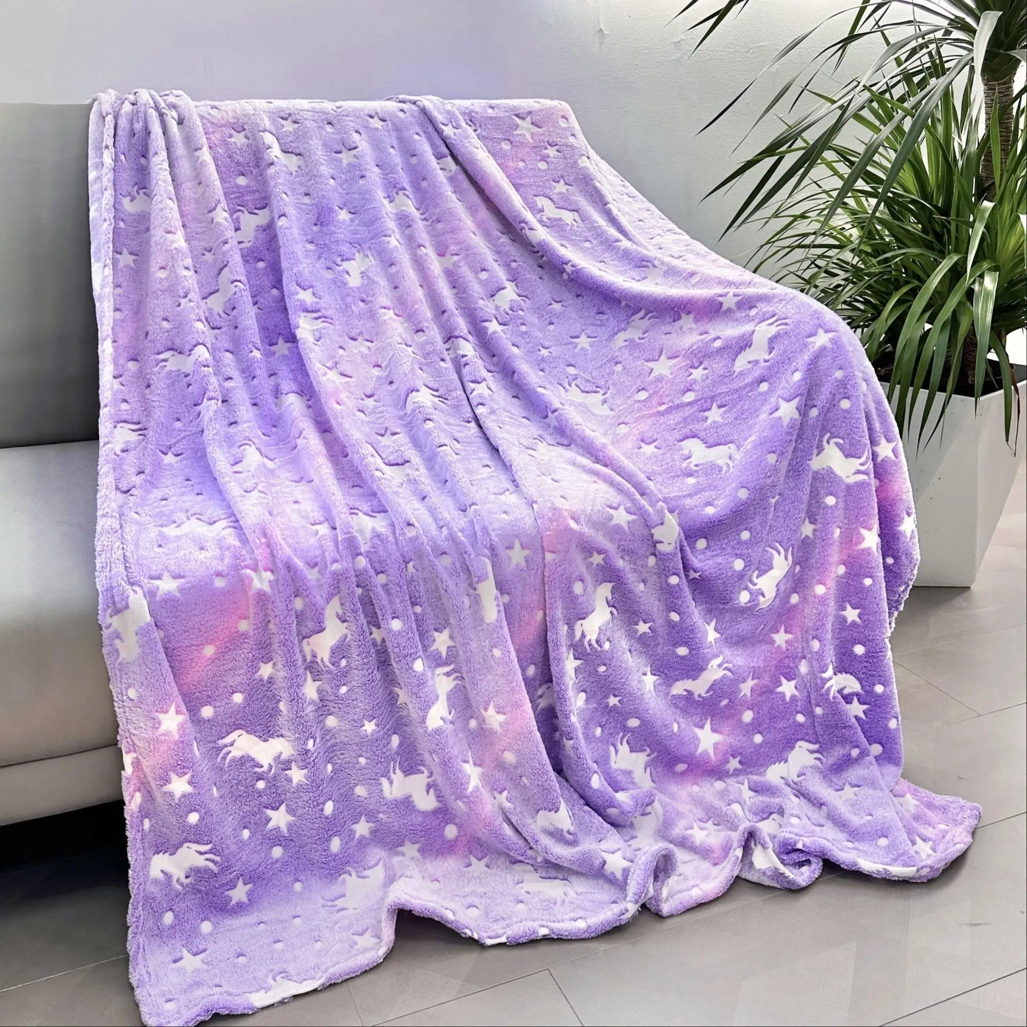 Unicorn Star Print Throw Blanket, Glow in The Dark Blanket, Comfortable Soft Plush Napping Blanket for Couch Bed School, Gift for Boys Girls, Christma