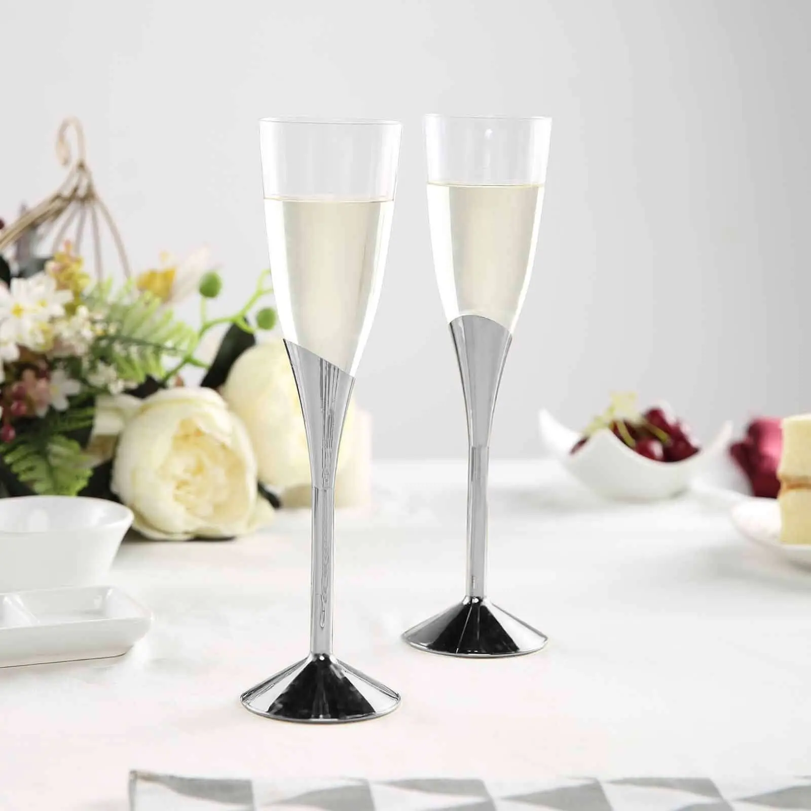6-Pack Glossy Disposable Plastic Champagne Flutes, 5oz Clear/Silver Champagne Cups with Detachable Base, Festive Party Home Supplies Drinking Glassware