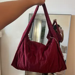 SHOULDER BAG (CHERRY RED)