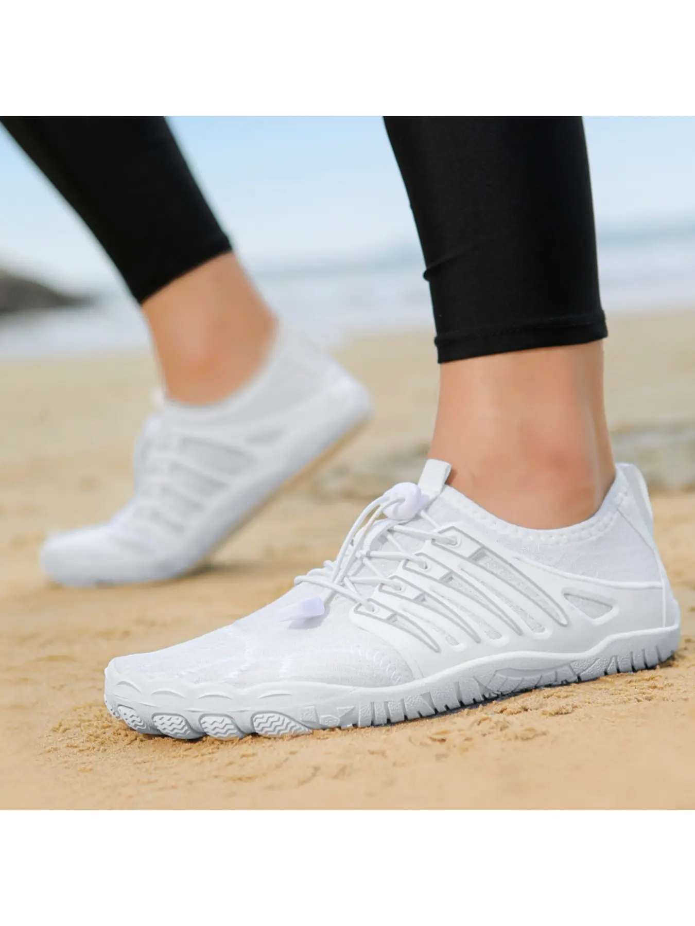 A pair of women's outdoor wading canyoning shoes, breathable and quick-drying mesh, non-slip and wear-resistant, suitable for beach, outdoor and water sports casual wear, Water Aqua Shoes