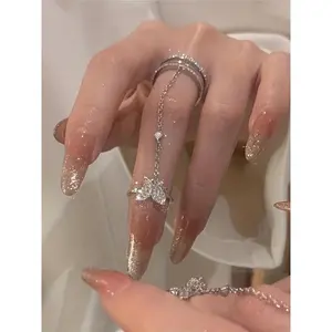 Fashionable butterfly-pattern ring, women’s party rhinestone-decoration ring, everyday wear, stylish pairing, and exquisite jewelry for birthday gifts GARMENTARY