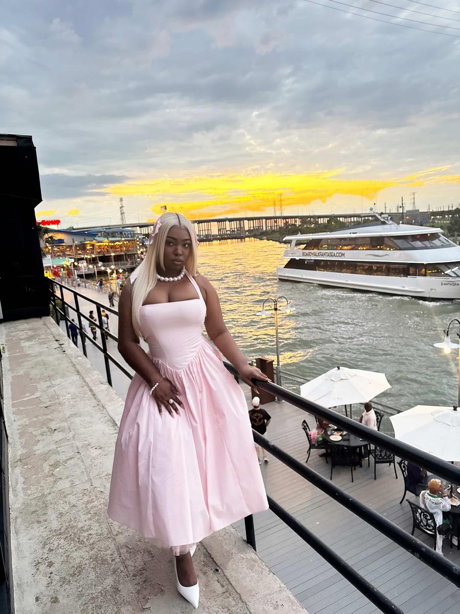 Item: HD 13X6 Lace Front Wig, 24 inches 