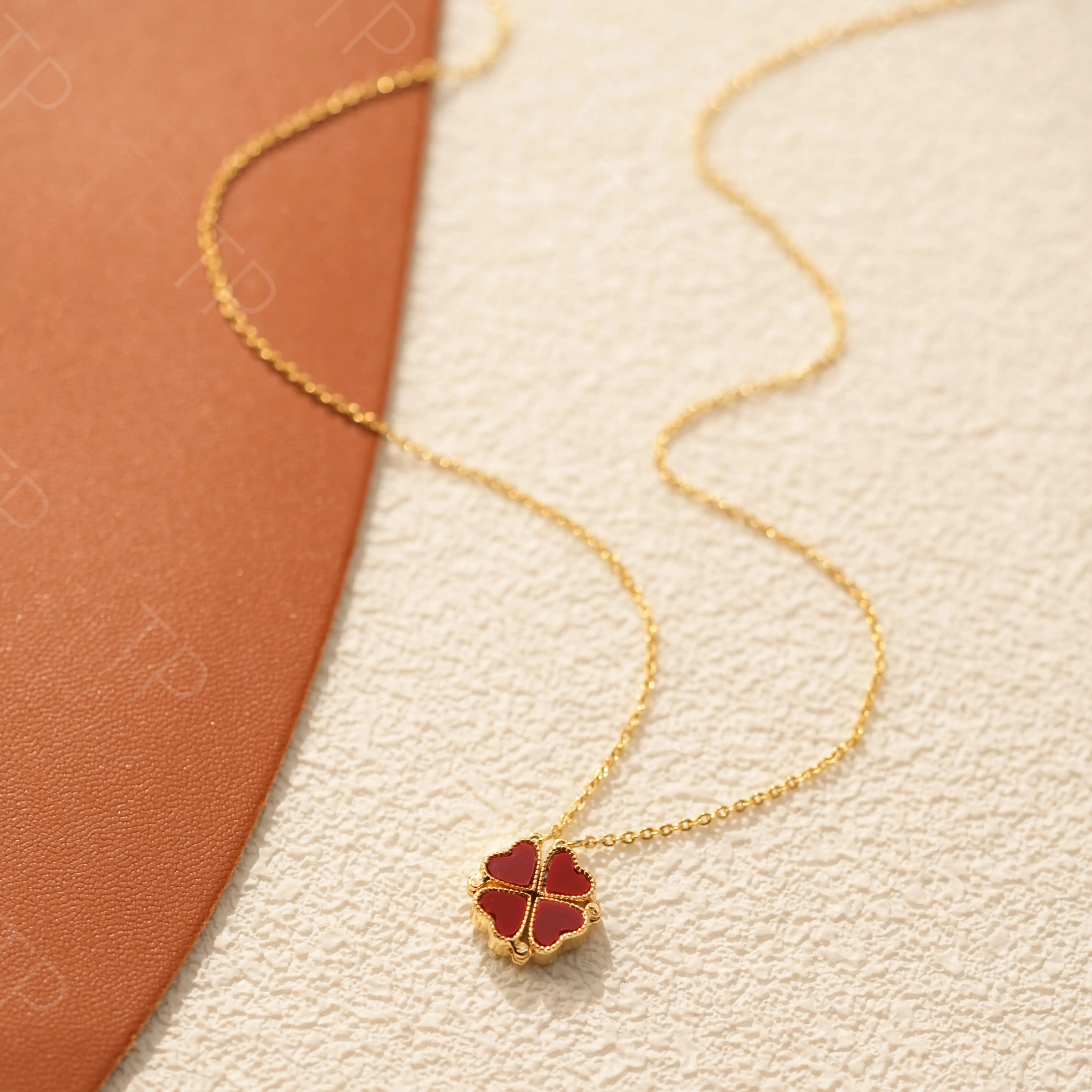 This stylish heart-shaped pendant can be unfolded on both sides. It's a versatile, creative and sweet necklace in a fashionable red color