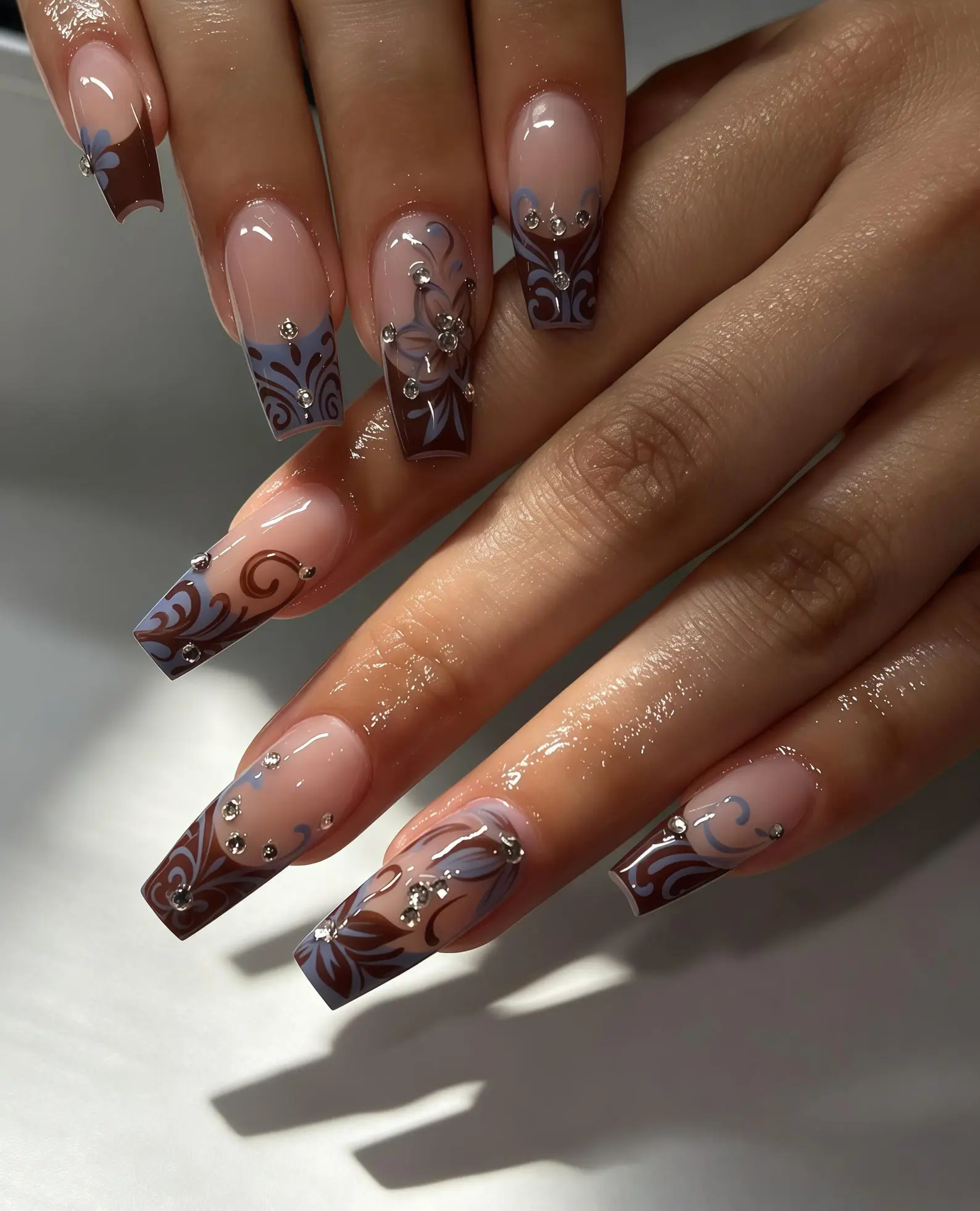 Vintage Floral Press On Nails, Coffee Blue Swirl Rhinestone Fake Nails, Glossy Reusable Glue On Nail Set