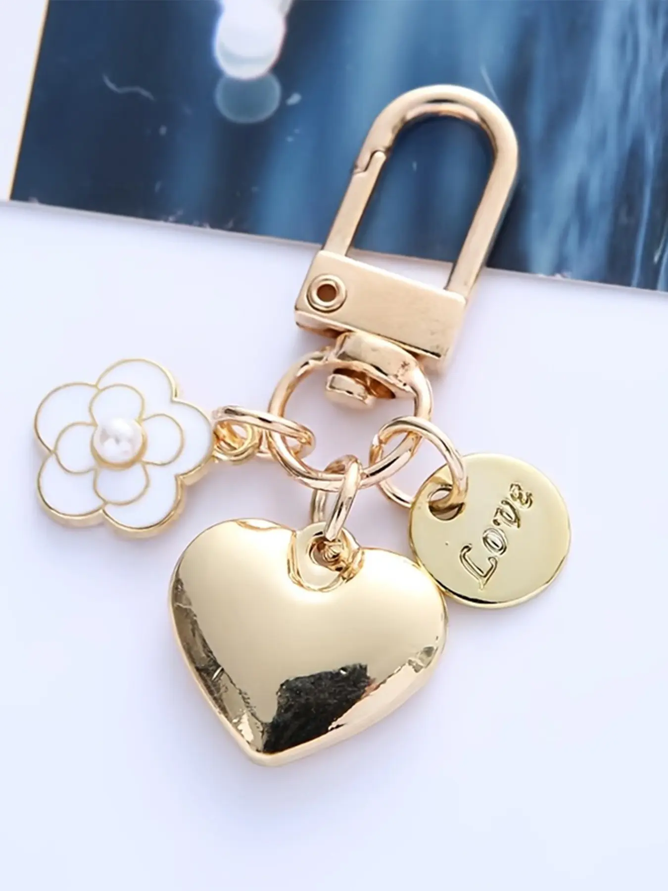 Camellia Heart Love Bag Charm Pendants – Elegant Keychain with Pearl Flower Charms, Luxury Bag Decoration & Bag Chain Charms for Backpack Purse, Purse Accessories Charm, Ideal for Fashion Lovers & Daily Casual Look, Charm Accessory