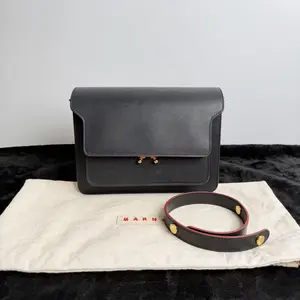 Pre-owned MARNI Leather Shoulder Bags 9.06'' R1839 Shoulder Bag C12021680525 0611 T2 Ella