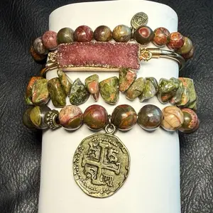 Amber Bracelet Set with Unique Beads and Coin Charm - Simple Design Jewelry Piece for Adults Featuring Natural Stone & Gold Bangle with Druse Geode