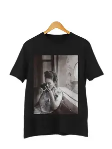 Women's Letter & Frida Kahlo Print Round Neck Graphic Tee, Vintage Trendy Fashion Casual Short Sleeve Fitted Breathable Everyday T-shirt for Daily Wear, Ladies Summer Outfit