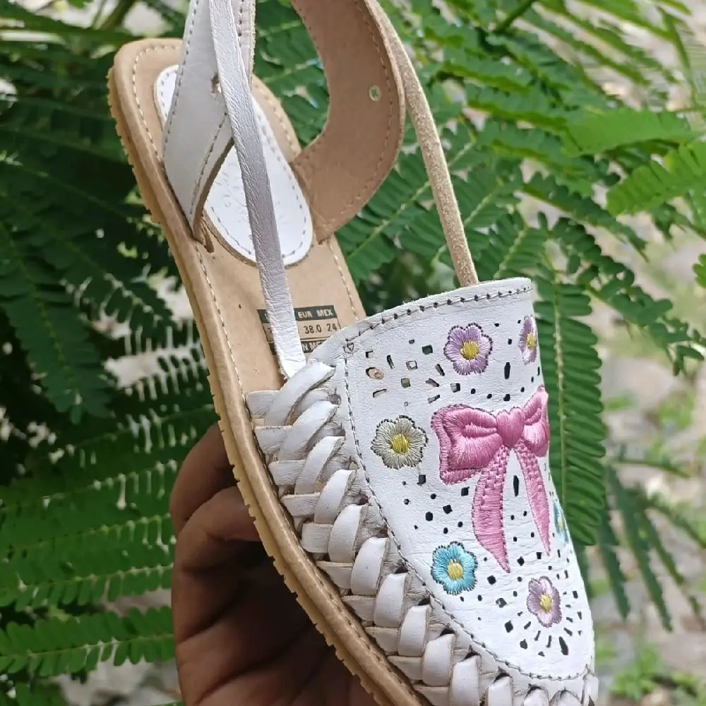 Huaraches Artesanales Mexicanos Made in Mexico 100% Leather White Sandals with Floral Embroidery & Bow Design