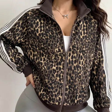 Women's vintage leopard-print jacket with a stand collar and practical side pockets.The sleeves feature a striped design, made from a cotton blend fabric.Suitable for work, travel, outdoor activities, and everyday wear.