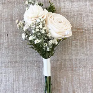Ivory Wood Flower Boutonnière - Floral Arrangement with Decorative Elements, Ideal for Special Occasions and Decorative Use