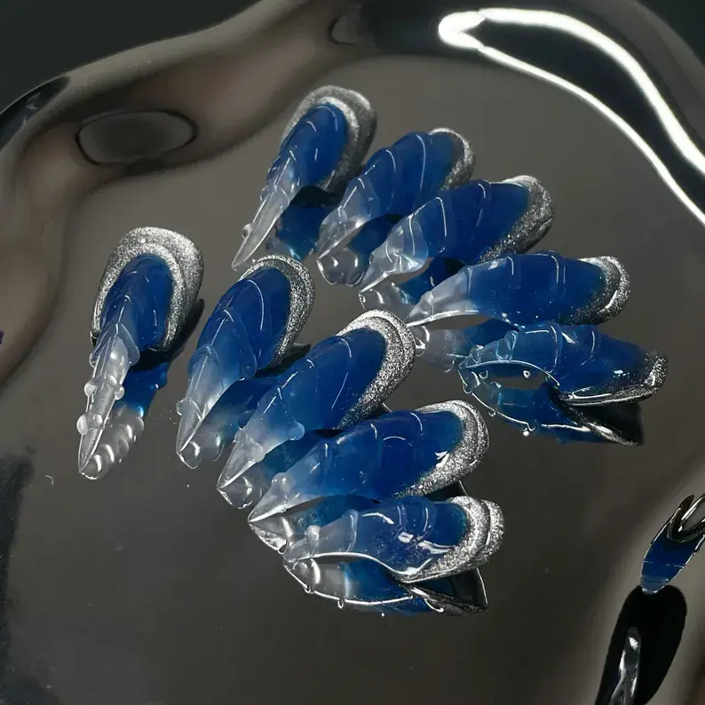3D Claw Press-On Nails Ombré Blue & Silver Frosted Spikes for Stylish Nail Art - Perfect for Trendy Nail Designs