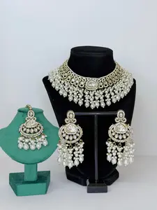 Bollywood Necklace Nazrana  Kundan Necklace Set with Earrings and Mangtika