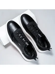 1 pair of black men's shoes, slip-on skate shoes, round-toe lazy shoes, casual, lightweight and sporty shoes