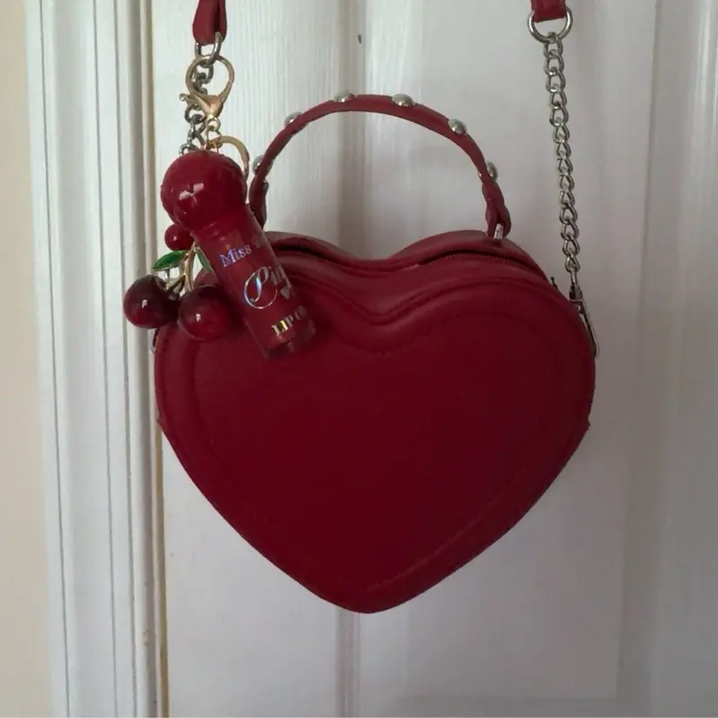 Bolso cruzado en forma de corazón para mujer – Linda bolsa con un brillo labial