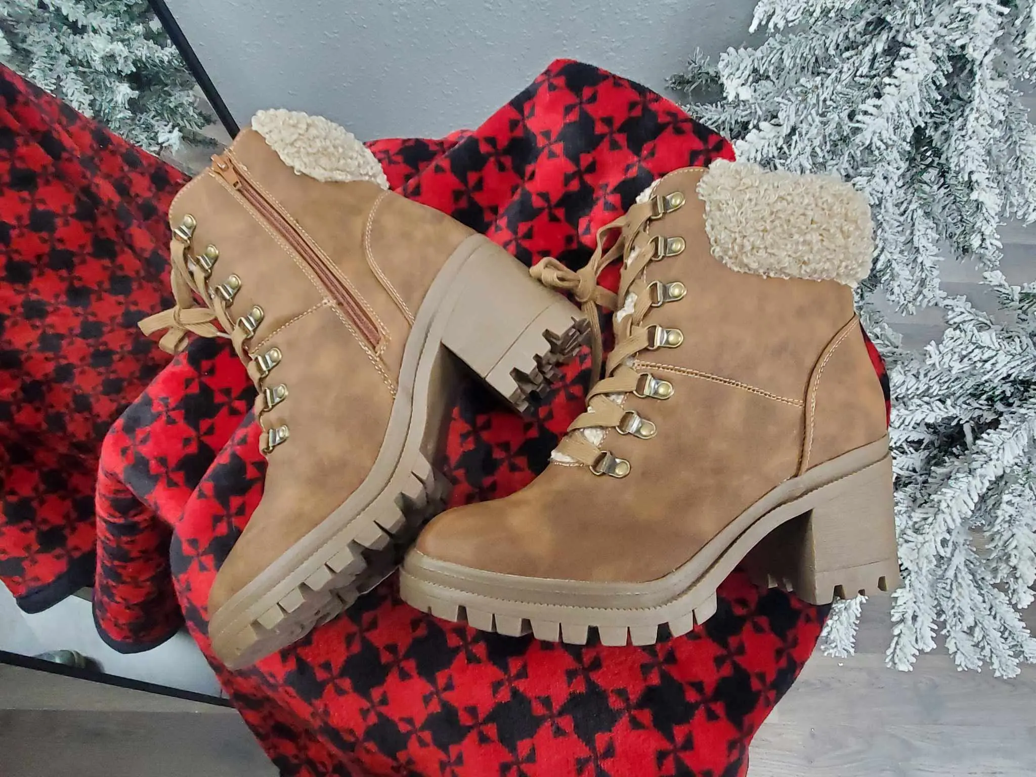 Very G: Alpine Boots (Tan)