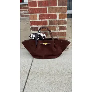 Saya Bag - An Italian bag made of genuine suede