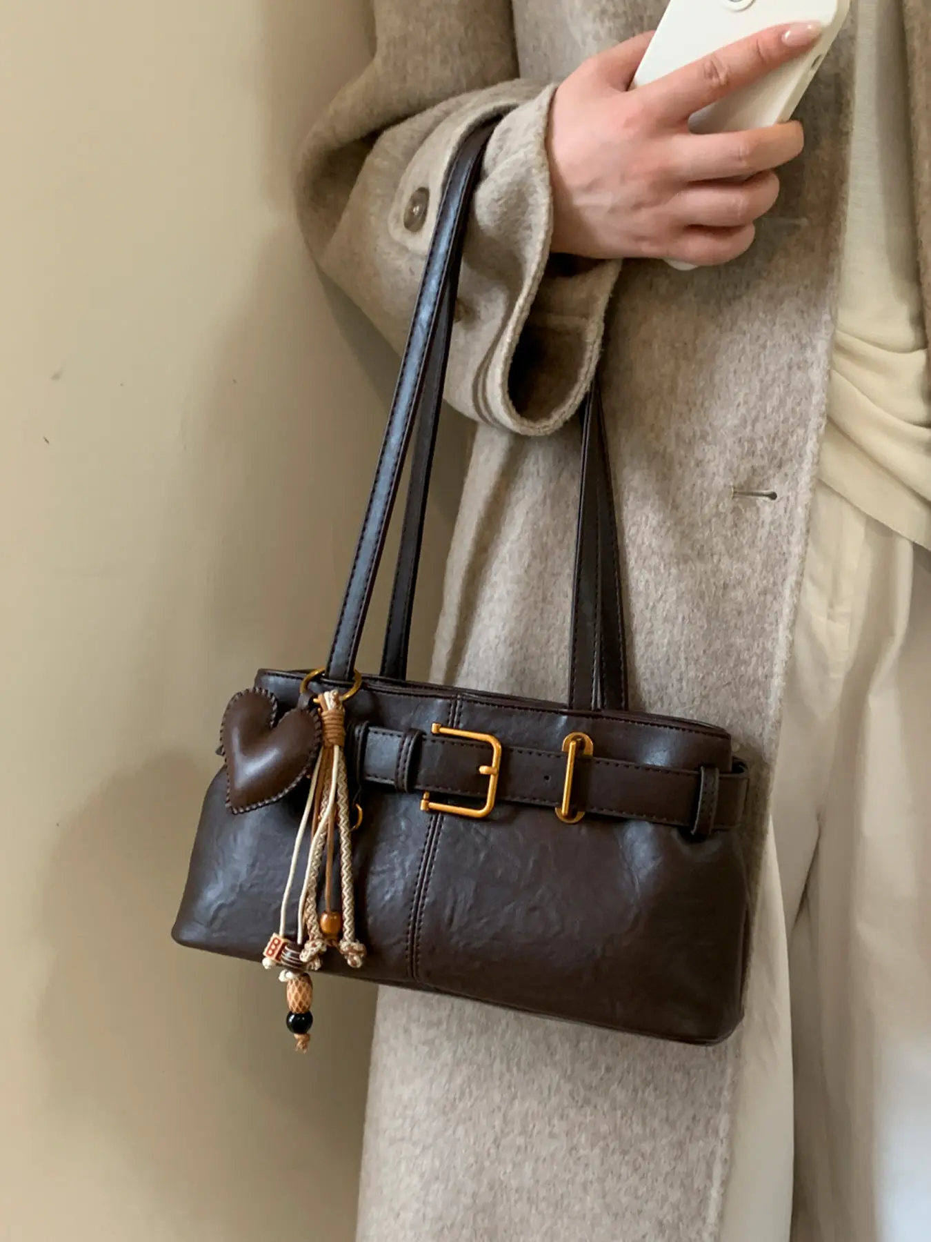 Ladies' Embellished Aesthetic Shoulder Bag, Fashionable Simple Casual Retro Design, Versatile for Autumn Winter, Exquisite Pendants for Daily Use, Fashionable Crossbody Bag, Casual Shoulder Purse, Crossbody Shoulder Purses