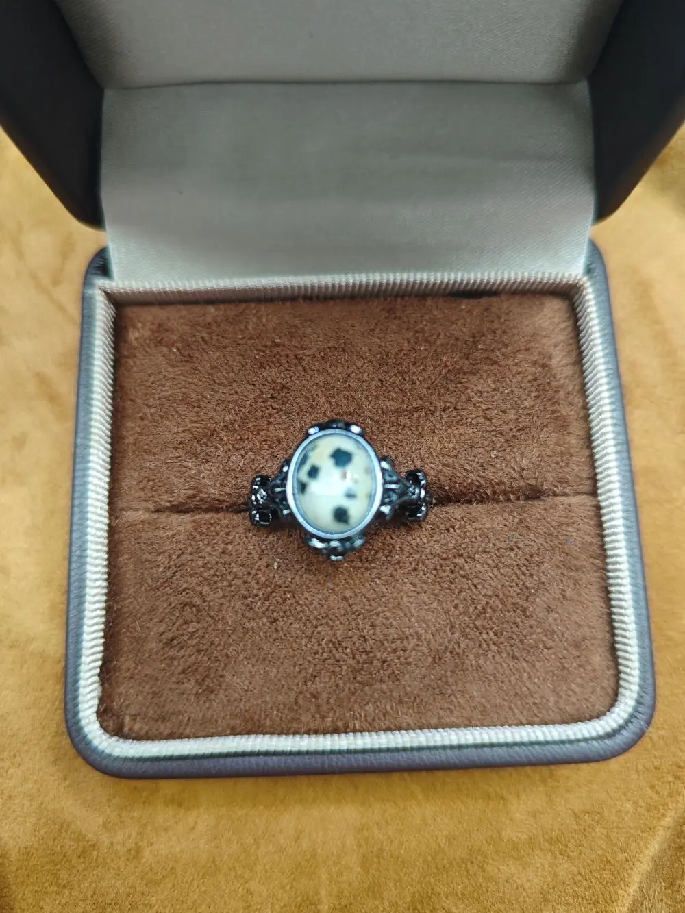 Ruby(19975)gc.Antique silver-plated copper ring featuring an oval cabochon gemstone with black spots (resembling Dalmatian jasper) in a vintage bezel setting.