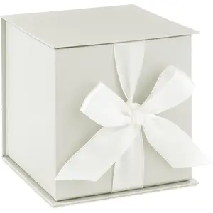 Exquisite Gift Box (with bow and confetti filling, gray-white 4-inch gift box), suitable for weddings, bridal showers, graduations, birthday celebrations, bridesmaid gifts, and various occasions.