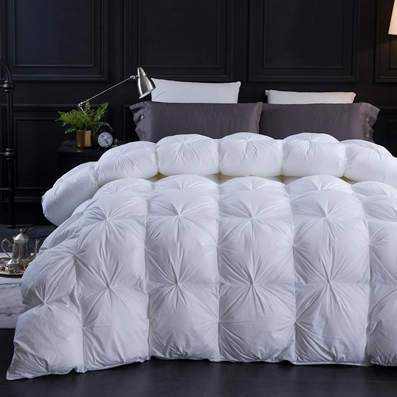 【Goose Down Comforter】【Three Geese】All seasons Five-star hotel quality Fluffy and breathable Goose Down Comforter - 100% Cotton Outer, Ethically Sourced Feathers, Cal-King Size 120x98 inches, All-Season Quilt