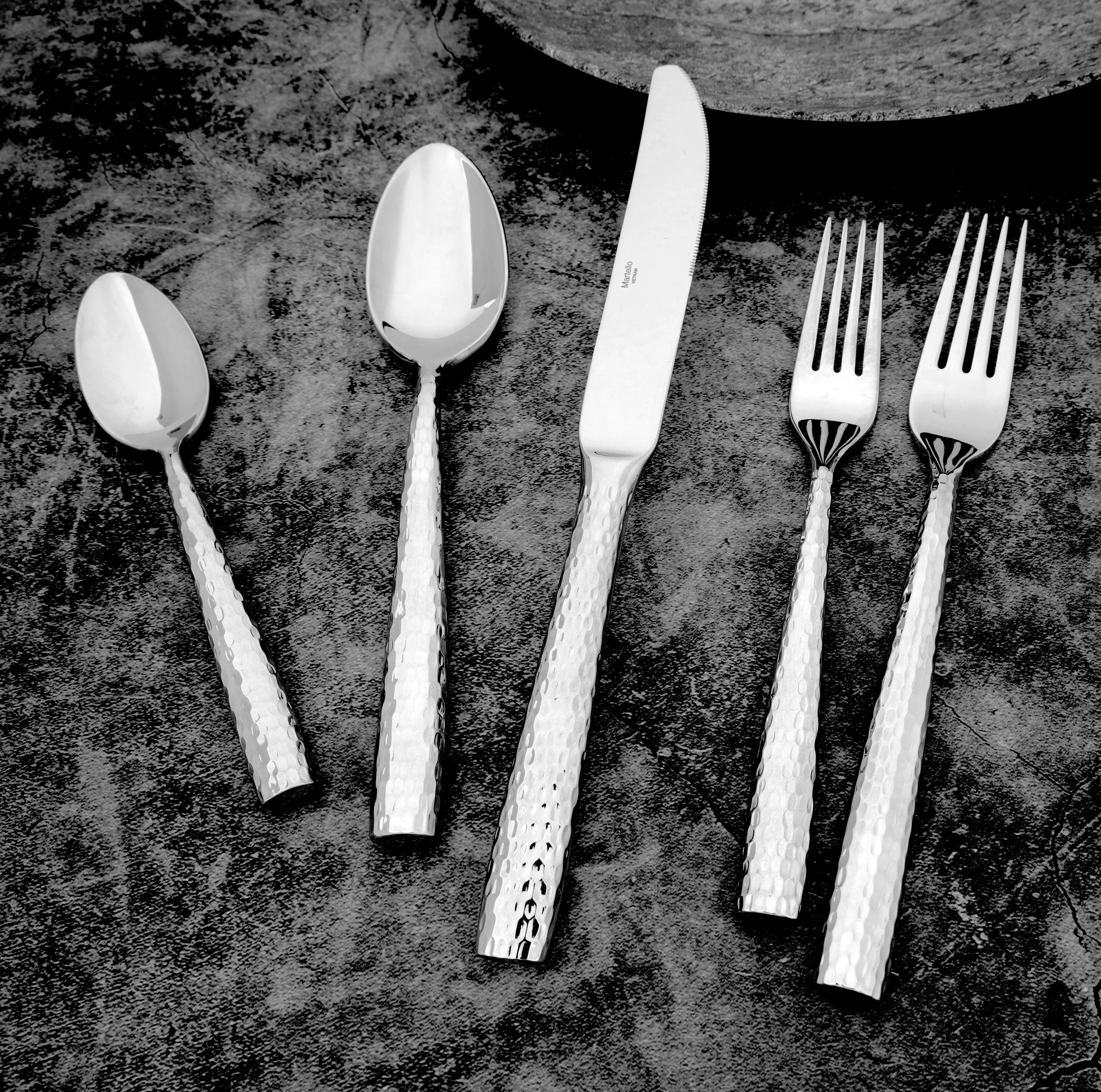 Martello Polished 20pcs Stainless Steel Flatware set, Elegant Hammer Handle Design Aesthetic Cutlery