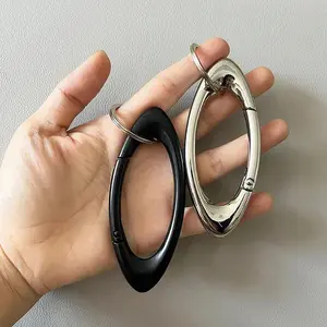 Unisex Essential Belt Icon Carabiner Blackout Keychain Oval Solid Belt Buckle Couple Sliver Key Ring Women Men Bag Accessories