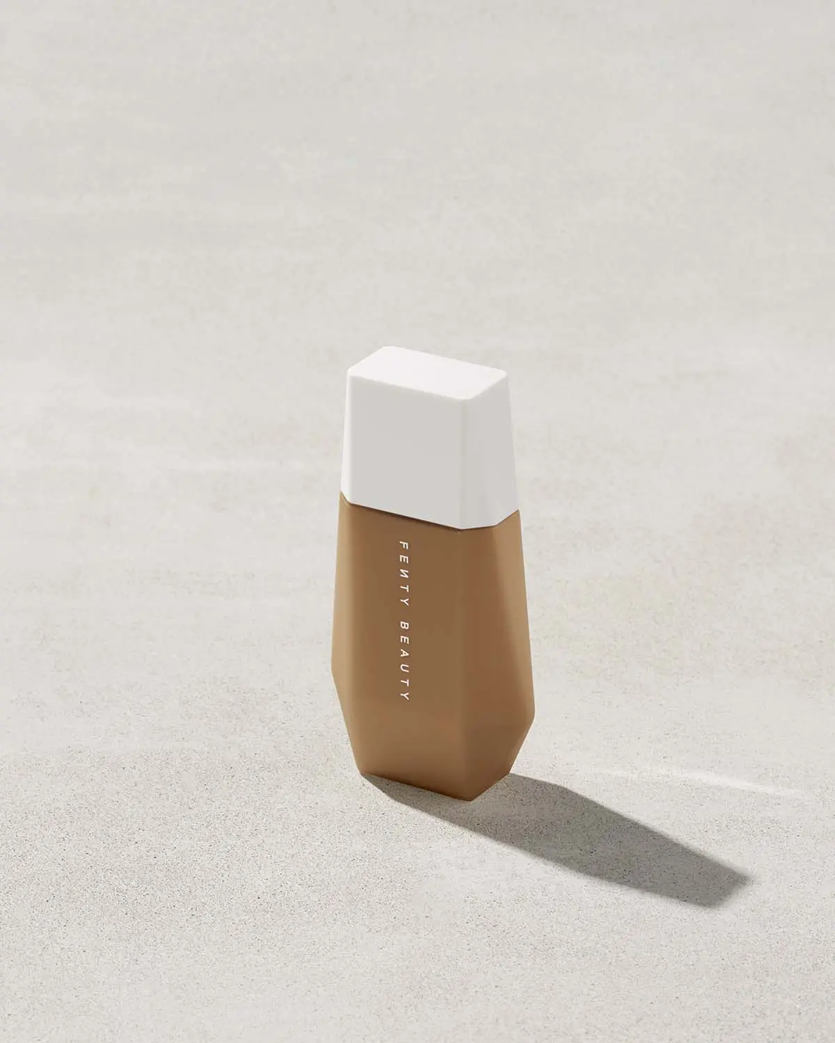 Fenty Beauty Eaze Drop Lightweight Blurring Skin Tint — 17