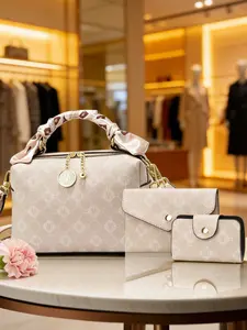 Women's handbag, Boston bag, pillow bag, letter print bag, Casual trendy purses, Fashionable Casual Bag, perfect for shopping, commuting, dating, shoulder or crossbody bag for women. Birthday gift for mom, girlfriend, or wife, Christmas gift for women