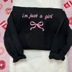 I’m just at a girl embroidered Sweatshirt Pullover