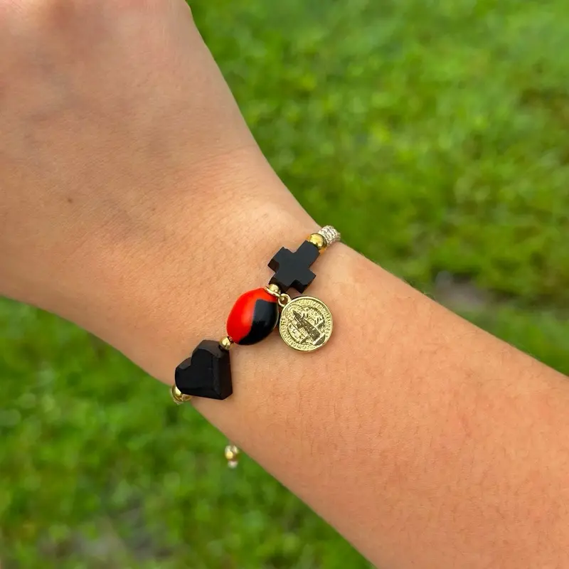 Manito de Azabache Bracelet